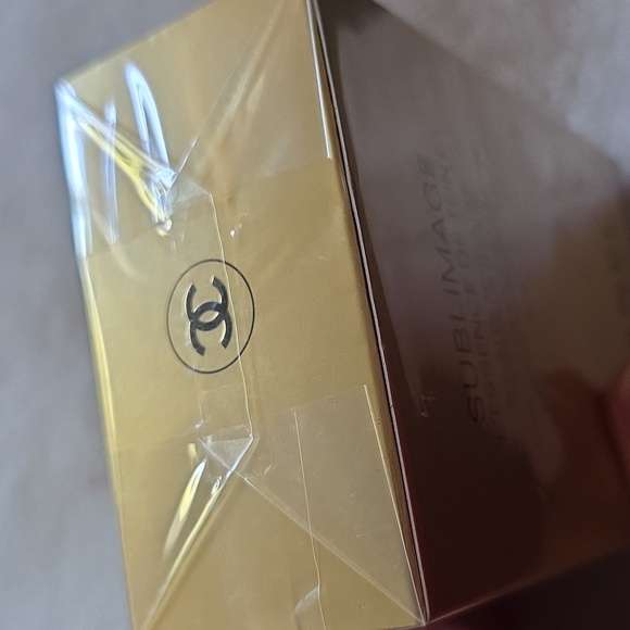 NEW ~ CHANEL SUBLIMAGE L' ESSENCE DE TEINT Serum Foundation ~ B20 - SEALED - Picture 9 of 11